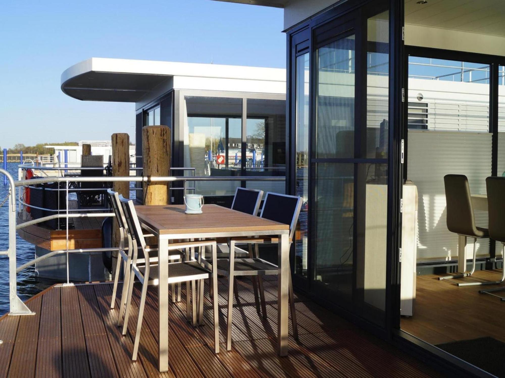 Hausboot Floating House In Ribnitz-Damgarten Exterior photo